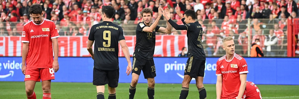 Timo Baumgartl (r.) und seine Union-Kollegen warfen gegen Thomas Müller und den FC Bayern alles rein, verloren dennoch 2:5. 