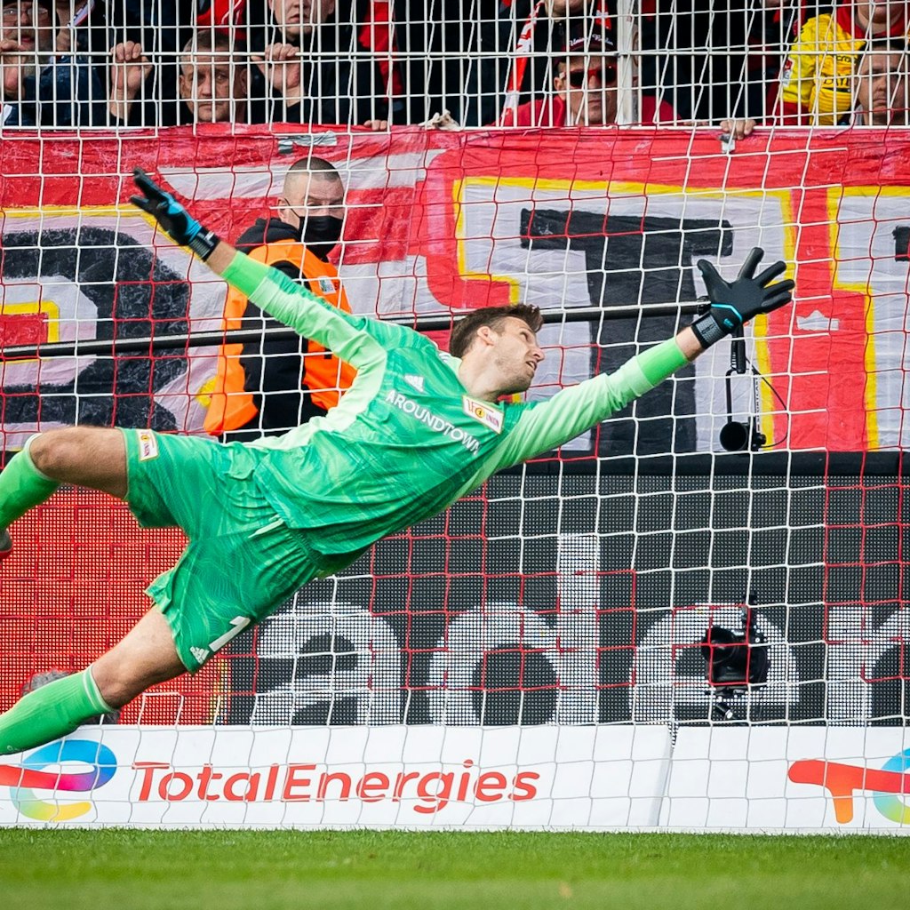 Drin! Andreas Luthe streckt sich vergeblich. Einer von fünf Gegentreffern. Aber das wirft Union nicht um.