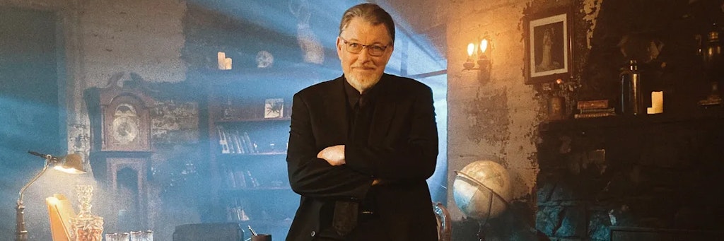 Fast wie früher: Kult-Moderator Jonathan Frakes im Set der Neuauflage von „X-Factor: Das Unfassbare“.