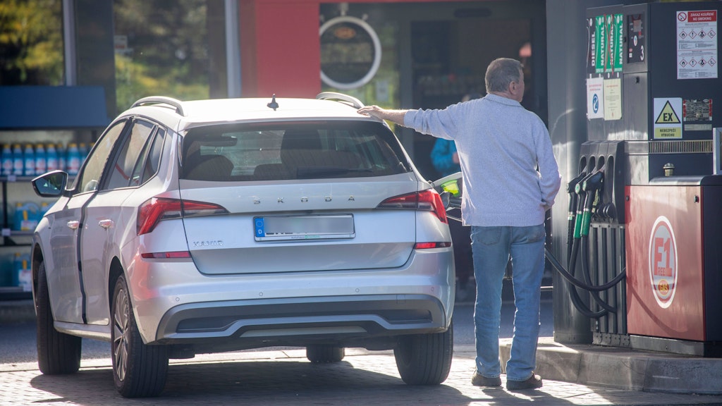 Die Spritpreise befinden sich in Deutschland auf einem Rekord-Niveau. Tanken wird zum Luxus.