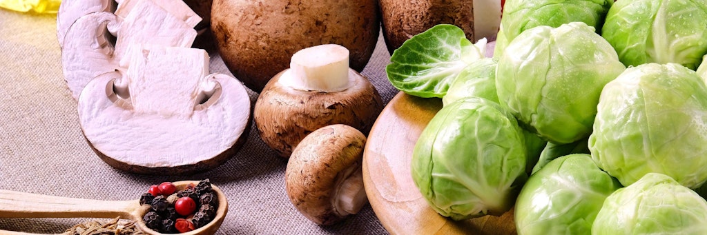 Für dieses leckere Herbstgericht brauchen Sie frischen Rosenkohl und knackige Champignons.