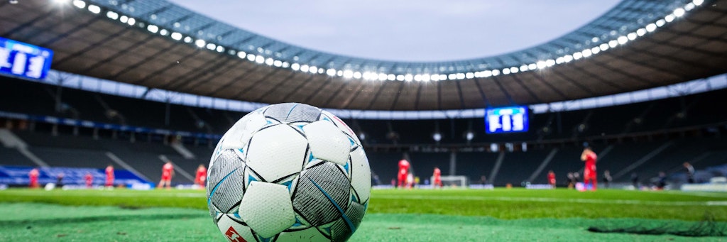 Wenn der Ball im Pokal-Achtelfinale zwischen Hertha BSC und dem 1. FC Union rollt, können die Fans live im Free-TV dabei sein. 