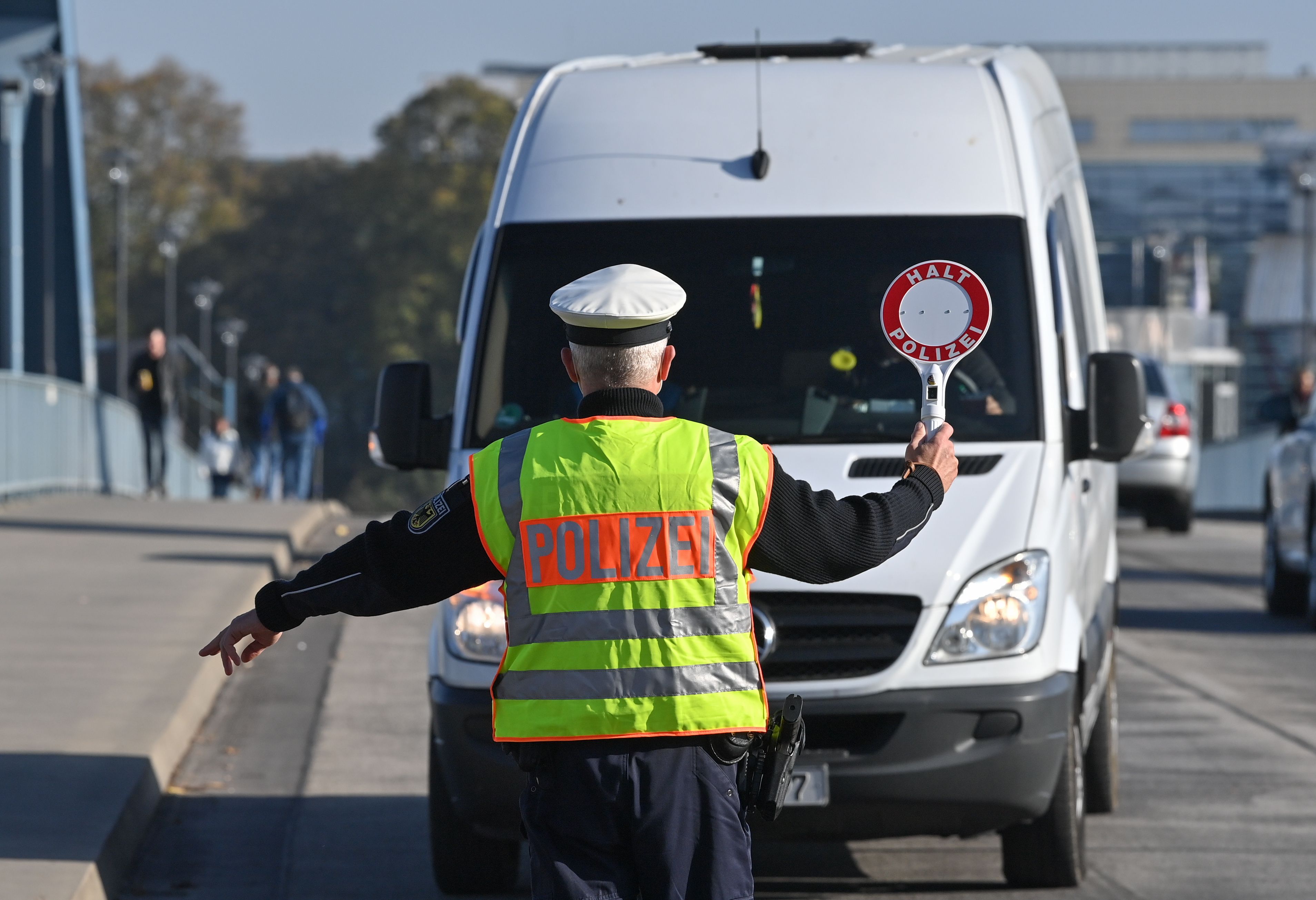 Alarm An Der Grenze Zu Polen: Immer Mehr Flüchtlinge Kommen Nach ...