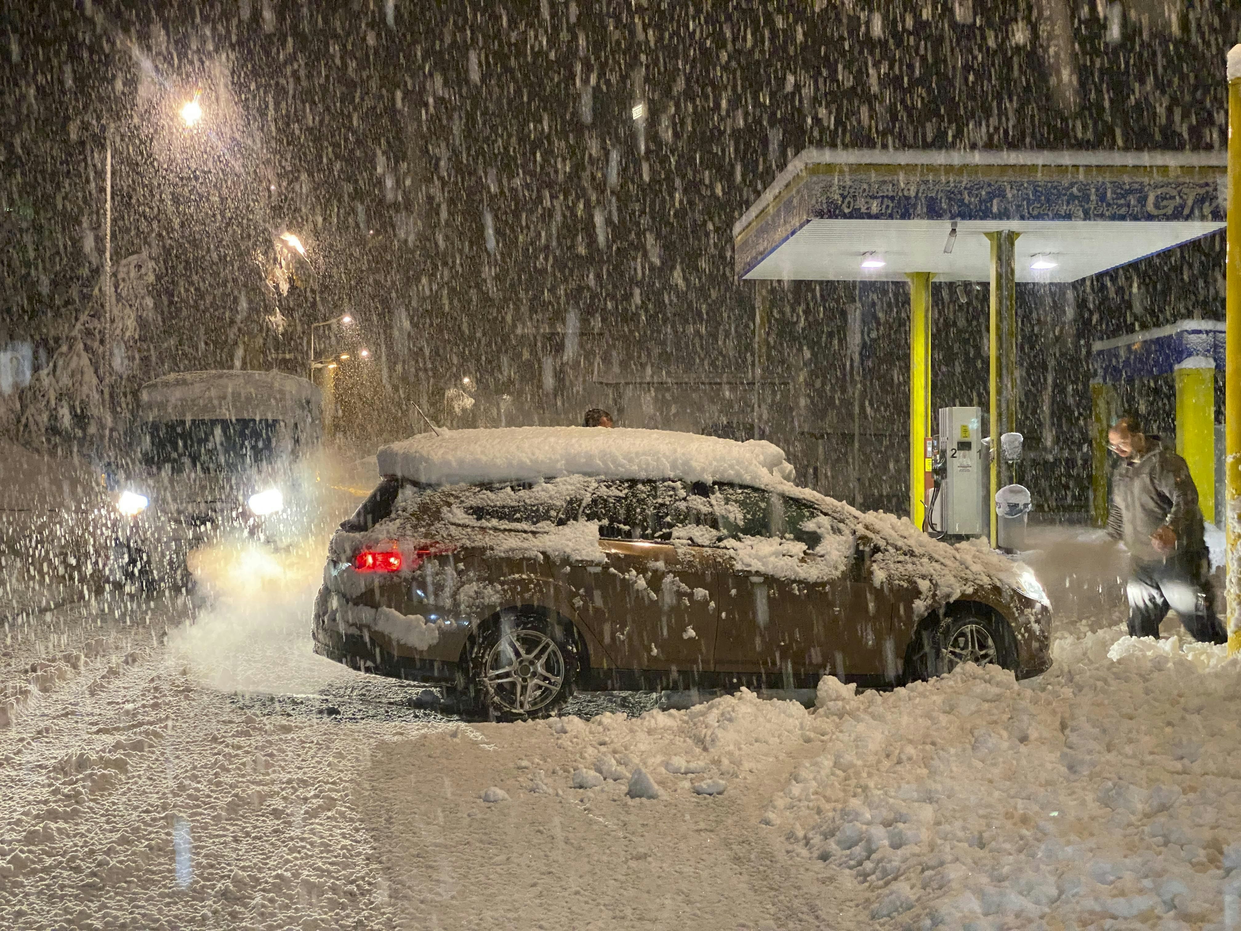 Extremwetter: Heftiger Wintereinbruch mit Schnee und Rutschpartien 