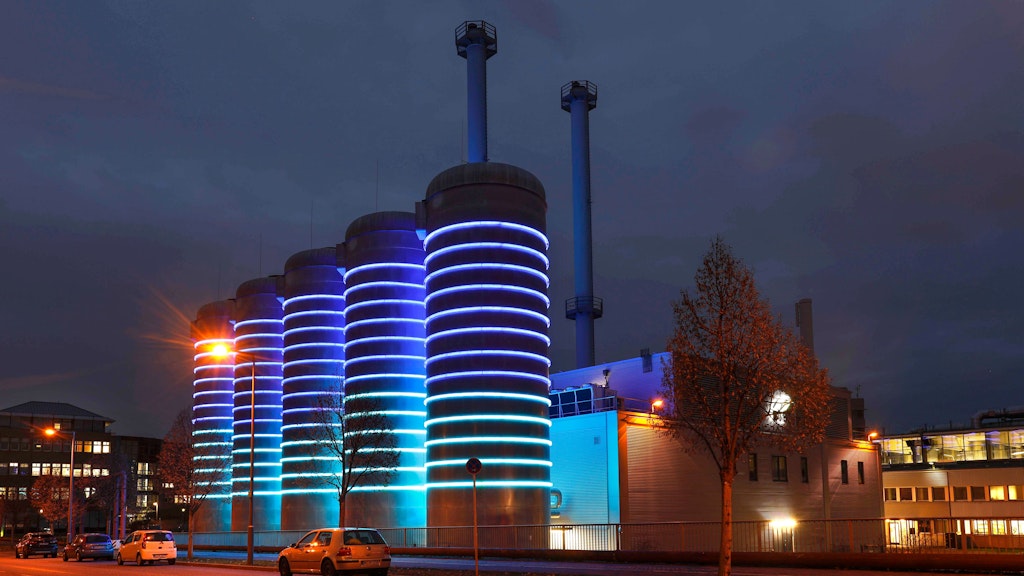 Futuristisch schön leuchtet es am Wissenschaftsstandort Adlershof, der sogar ein eigenes Heizkraftwerk hat.