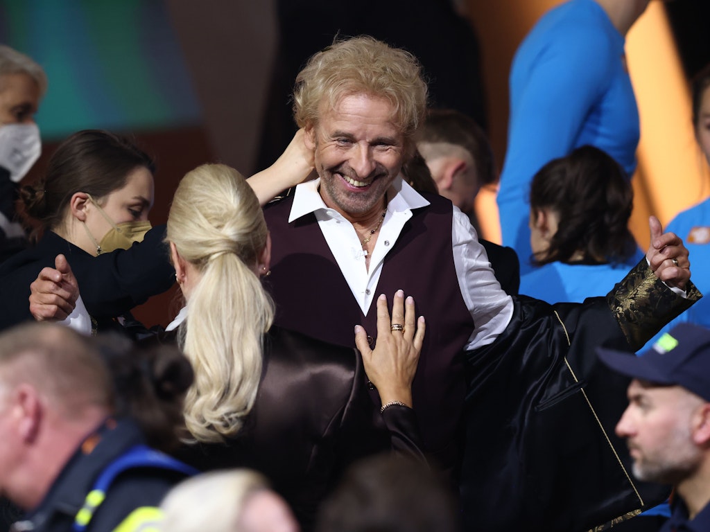 Freude nach der Show: Thomas Gottschalk feiert das Ende von „Wetten, dass..?“: Kommen jetzt seine Locken ab? 