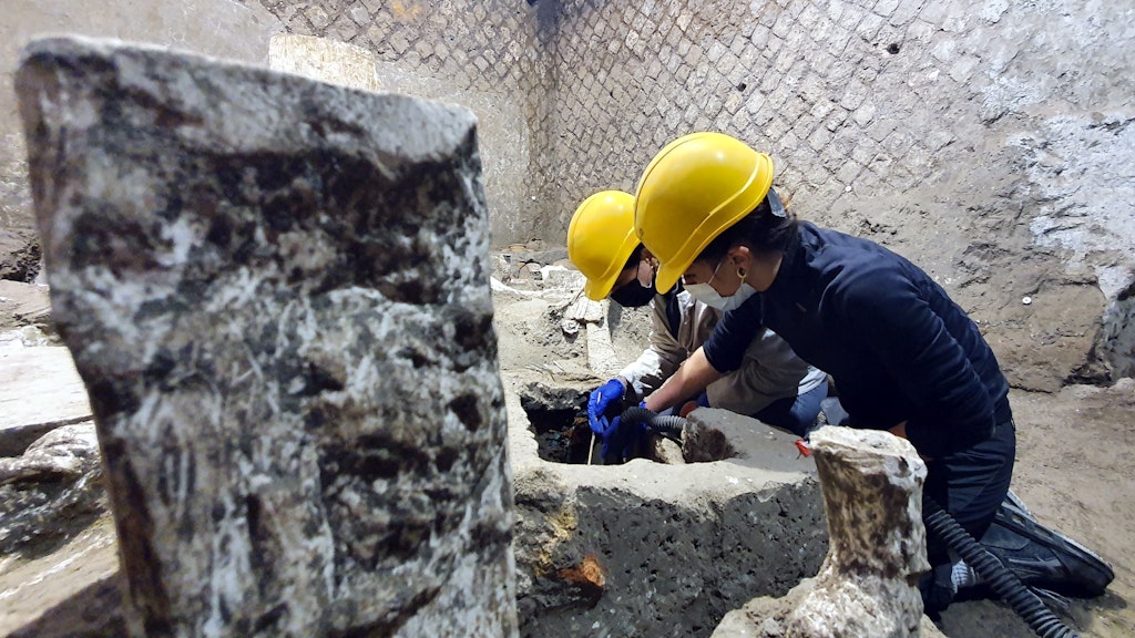 Die Archäologen bei ihre Arbeit in Pompeji. 