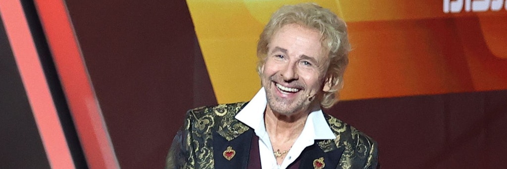 Er hat einen Grund zur Freude: Thomas Gottschalk zu Beginn der Jubiläumsshow von „Wetten, dass..?“.
