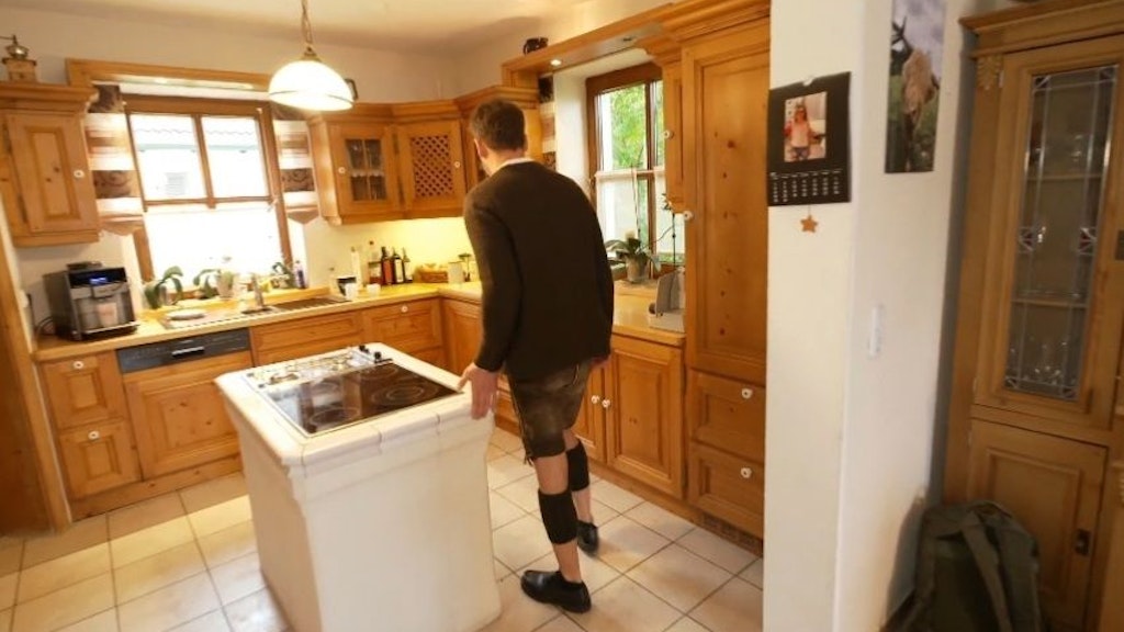 Luxus-Haus, Luxus-Küche: Hier soll die Zukünftige von „Bauer sucht Frau“-Bauer Peter nach Möglichkeit für ihn kochen.