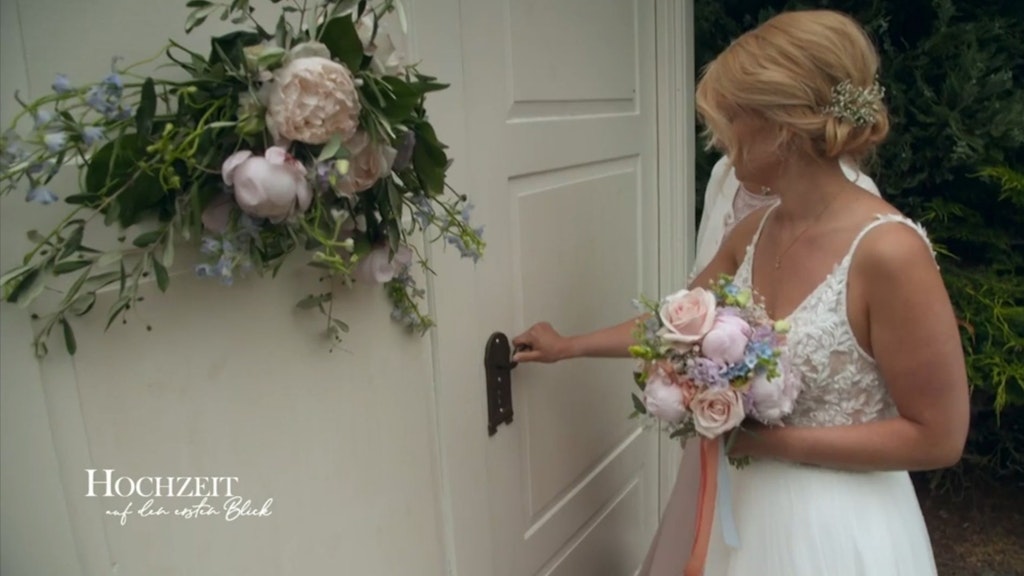 Die „Hochzeit auf den ersten Blick“ von Anika und David findet in einer tollen Location im Freien statt.
