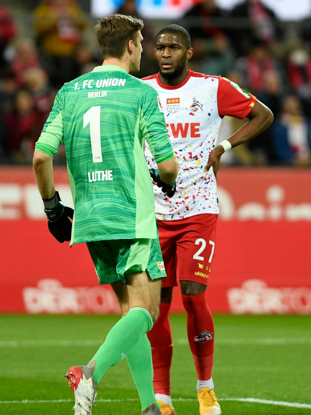Andreas Luthe ließ sich das unsportliche Verhalten nicht bieten und rüffelte Anthony Modeste. 