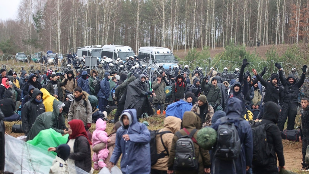 Der Versuch Hunderter, die Grenze zu Polen zu überwinden, war am Montag gescheitert.
