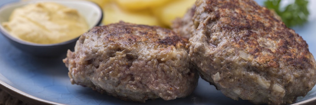 Einfach lecker - ob als Buletten, Frikadellen oder Beefsteak! Mit diesem Rezept gelingen die Fleischklopse garantiert.