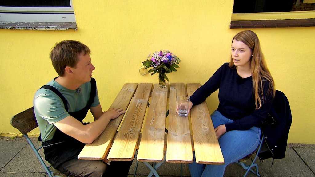Saskia stellt Bauer Peter bei „Bauer sucht Frau“ zur Rede.