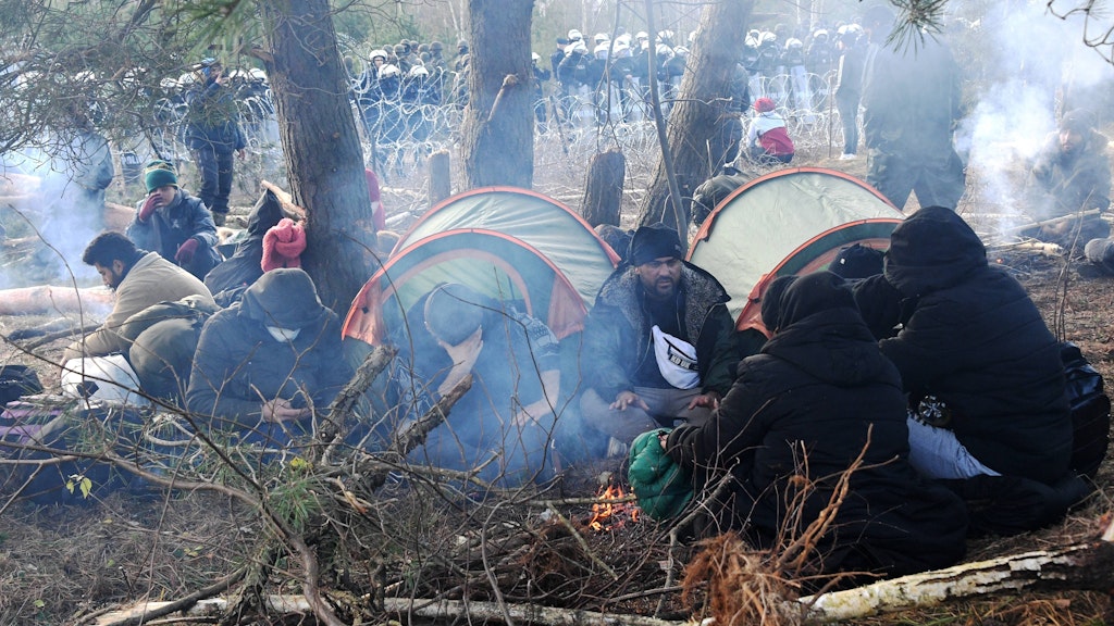 Vor der polnischen Grenze ist ein Elendslager entstanden, die Menschen stecken fest.