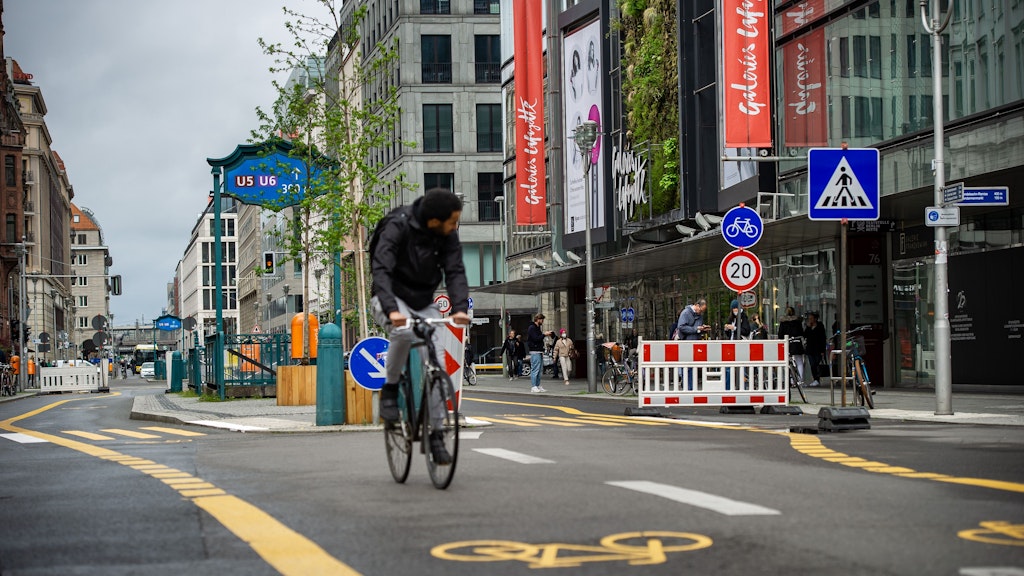 Die autofreie Friedrichstraße, vielfach als Flop beschrieben.<br> 