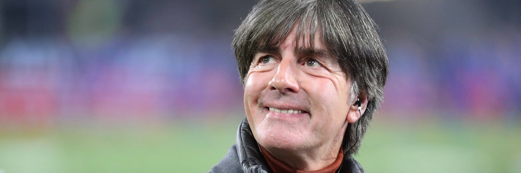 Ex-Bundestrainer Joachim Löw lächelte bei seiner Verabschiedung in Wolfsburg gerührt. 