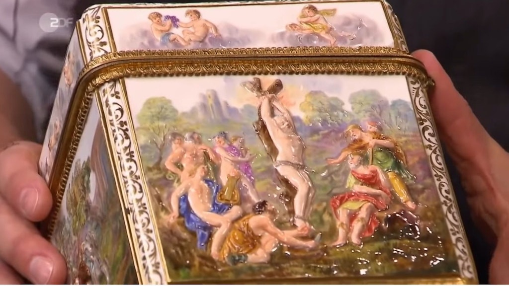 Die Schatulle bei „Bares für Rares“ zeigt Szenen der griechischen Mythologie. 