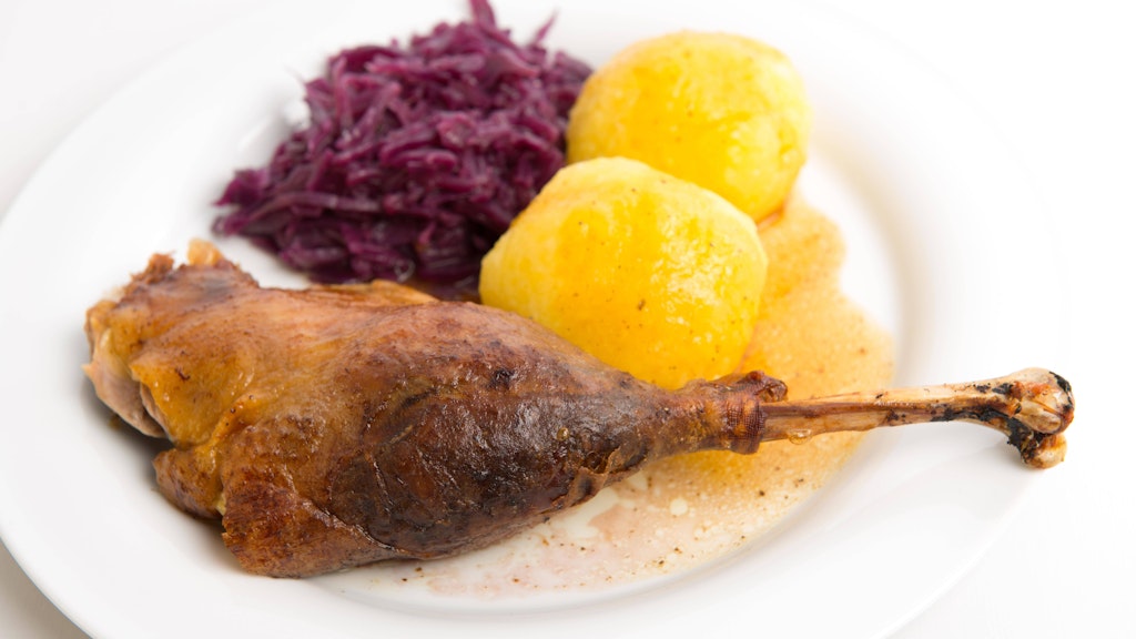 Kartoffelklöße sind die perfekte Beilage zu Gänsebraten und Rotkohl. 