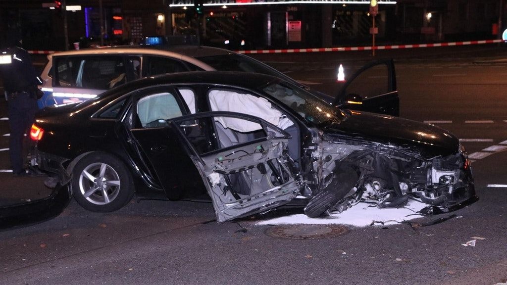 Auch der Audi trug einen schweren Schaden davon.