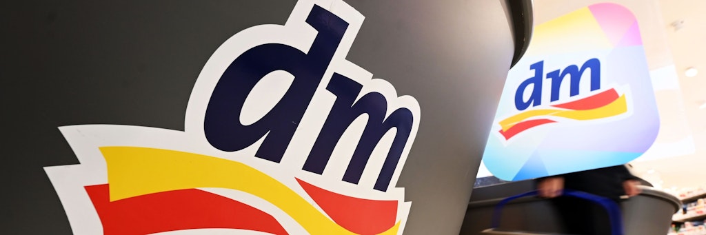 Die Drogeriemarktkette dm hat ein Spray zurückgerufen. Bei seiner Verwendung könnte eine Infektion drohen (Archivfoto). 