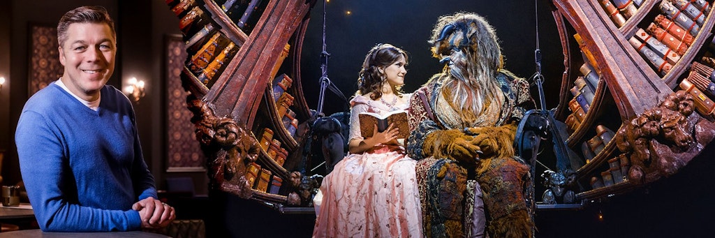 Ab Donnerstag kommt im Admiralspalast in Mitte das Musical „Die Schöne und das Biest“ auf die Bühne - darüber freut sich auch Theater-Chef Maik Klokow.