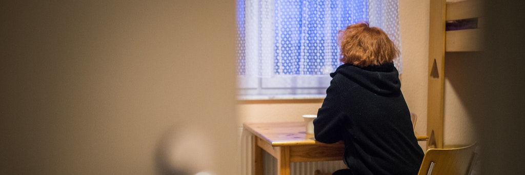 Eine Schutzsuchende im Frauenhaus: Corona verringerte die Aufnahmekapazitäten.
