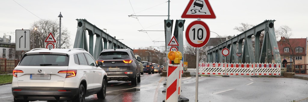 Morsche Straßenbauwerke wie die Lange Brücke in Köpenick sind für ausländische Investoren ein Zeichen für nachlassende Attraktivität Deutschlands als Wirtschaftsstandort.