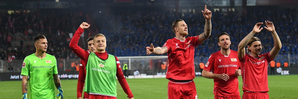 Verfolgt weiter die Wege seiner Eisernen sehr aufmerksam: Unions Ex-Kapitän Felix Kroos (3.v.l.).