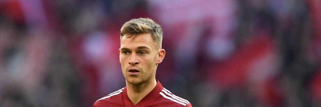 Ungeimpften Fußballprofis wie dem Nationalspieler Joshua Kimmich könnte bei anhaltend kritischer Corona-Lage ein Spielverbot drohen. 