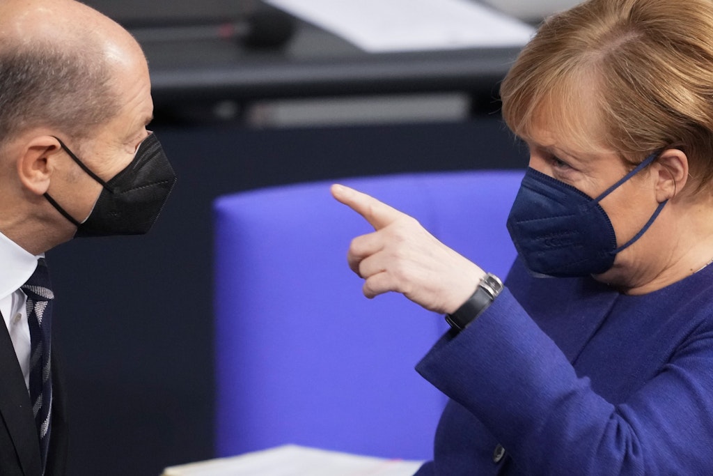Olaf Scholz (SPD) und Angela Merkel beraten mit den Ministerpräsidenten über neue Corona-Maßnahmen.