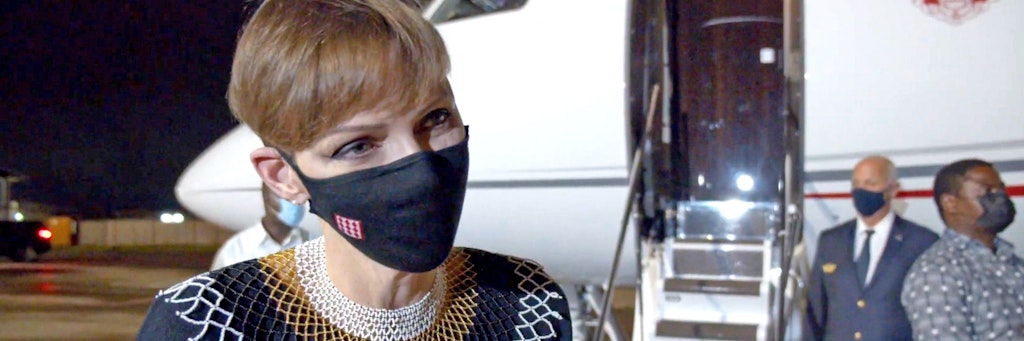 Fürstin Charlène von Monaco vor ihrem Ablug nach Monaco.