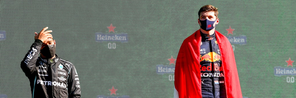 Mercedes-Pilot Lewis Hamilton kann es nicht fassen: Red-Bull und Rivale Max Verstappen kommen ohne Strafe davon.