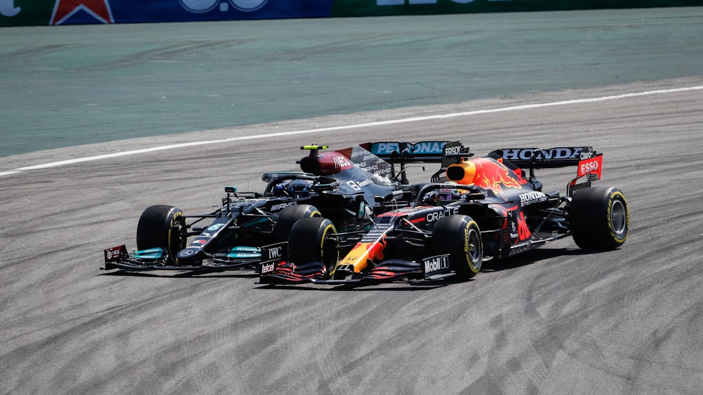 Max Verstappen ließ Lewis Hamilton beim Brasilien-GP wenig Platz, bekommt aber keine nachträgliche Strafe. 