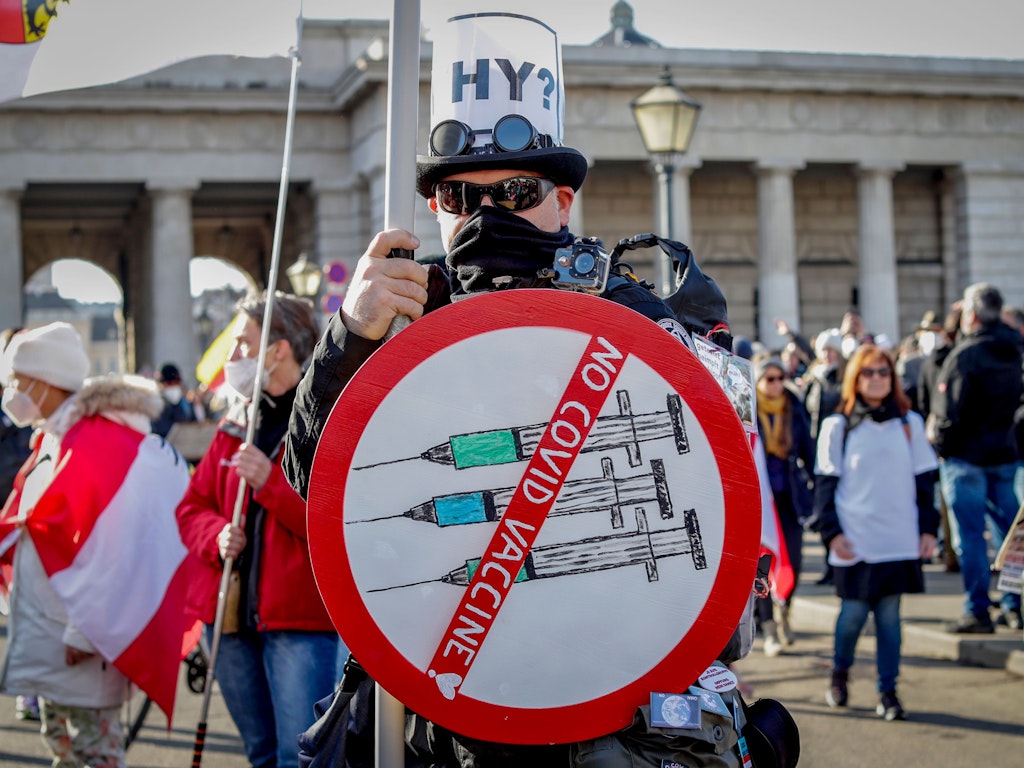 Ein Impfgegner in Wien. 