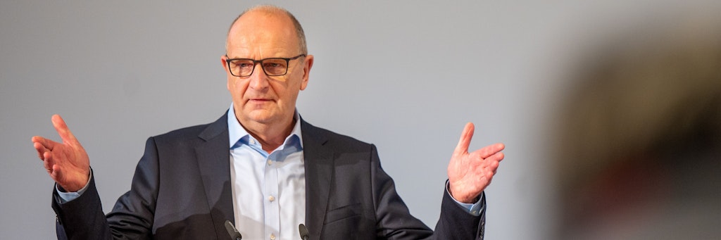 Dietmar Woidke, Landesvorsitzender der Brandenburger SPD und Ministerpräsident von Brandenburg, wurde beim Landesparteitag der SPD Brandenburg in Schönefeld als Parteichef bestätigt.