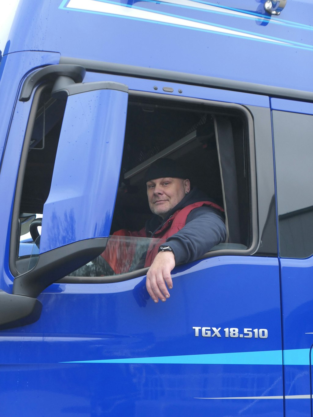 Kai Schulze in der Kabine eines 510-PS-Lkw. Der Mann aus Bestensee hat den Beruf des Fernfahrers aufgegeben.