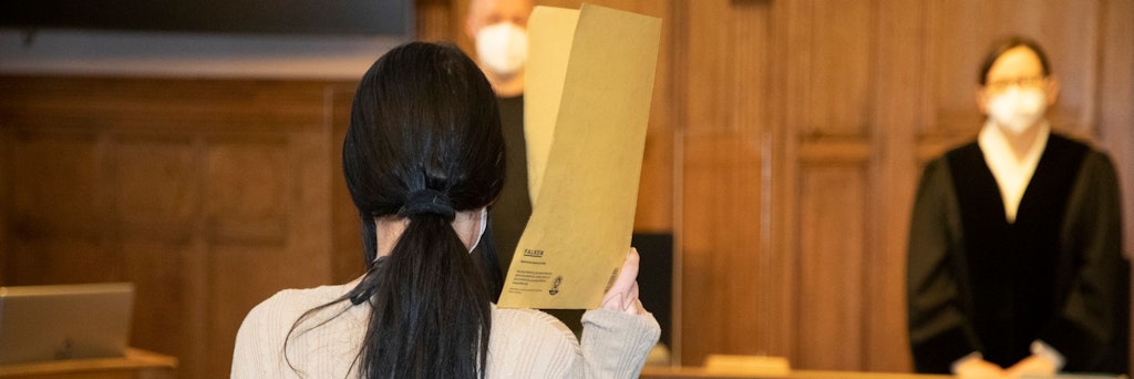 Die angeklagte Laura W. (25) am Dienstag vor Gericht.