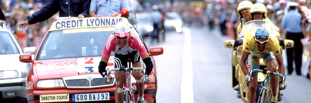 Marco Pantani (r.) und Jan Ullrich lieferten sich bei der Tour de France 1998 einen harten Kampf. Sechs Jahre später starb der Italiener. Nun wird erneut wegen Mordes ermittelt.