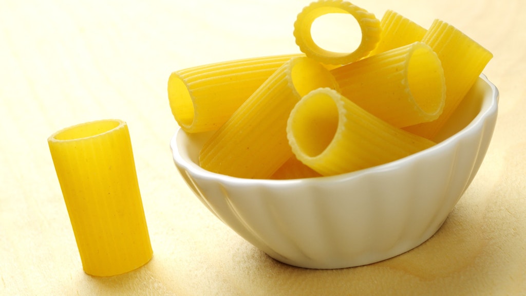 Die Rigatoni ist eine der beliebtesten Nudeln für Pfannengerichte.