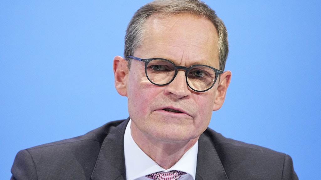 Der amtierende Regierende Bürgermeister Michael Müller erklärt, dass wir um eine Impfpflicht „nicht mehr drumherum kommen werden“.