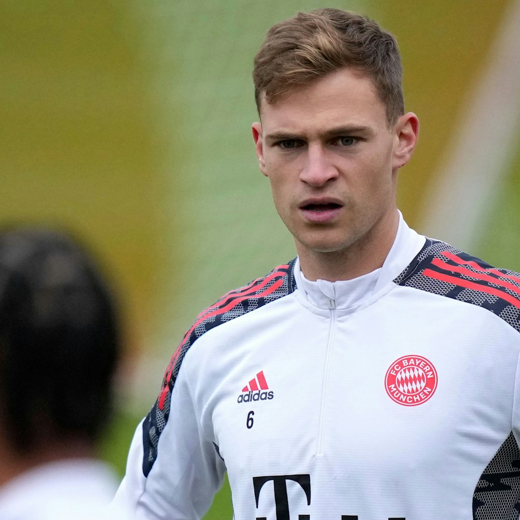 Jetzt hat es den ungeimpften Joshua Kimmich erwischt. Er hat sich mit Corona infiziert.
