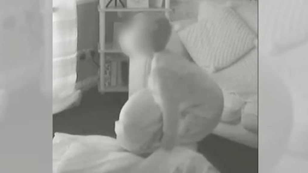 Videoaufnahmen zeigen einen völlig erschöpften Sechsjährigen. Arthur musste auf dem Boden schlafen, weinte und war verzweifelt.