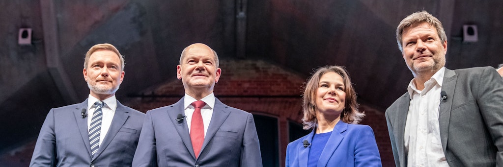 Die Ampelisten: FDP-Chef Christian Lindner, der künftige Kanzler Olaf Scholz (SPD) und die Grünen-Chefs Annalena Baerbock und Robert Habeck.