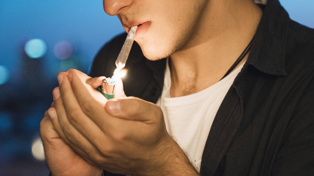 Die Politik erhofft sich von der Legalisierung Steuereinnahmen und eine bessere Qualität des ohnehin konsumierten Stoffes.