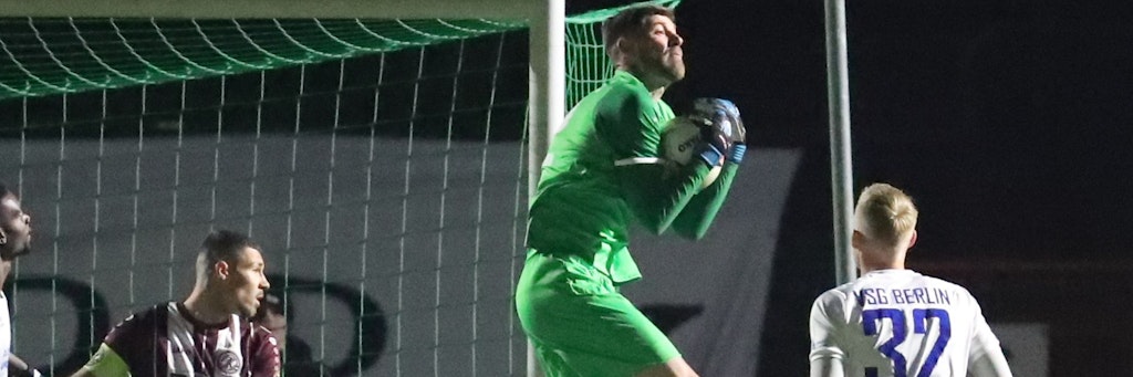 Hat auch gegen die VSG Altglienicke alles im Griff: Dmitri Stajila, Torwart des BFC Dynamo.