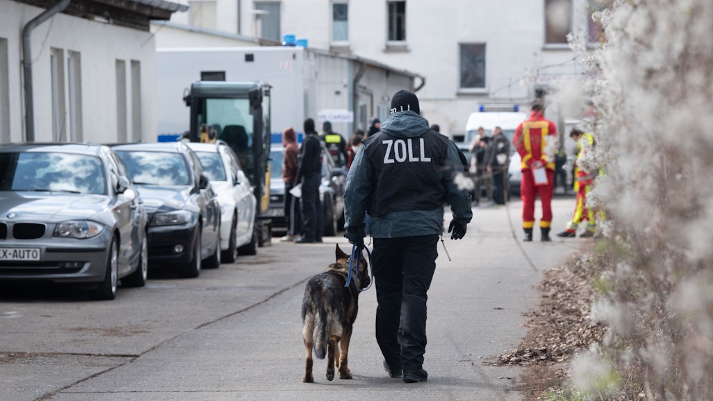 Im April gab es eine Drogenrazzia von Zoll und Polizei in Lichtenberg, auch hier waren Zoll-Spürhunde im Einsatz.