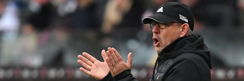 Applaus, Applaus! Union-Trainer Urs Fischer lässt die Fans ein wenig hinter die Kulissen seines Trainerseins blicken.