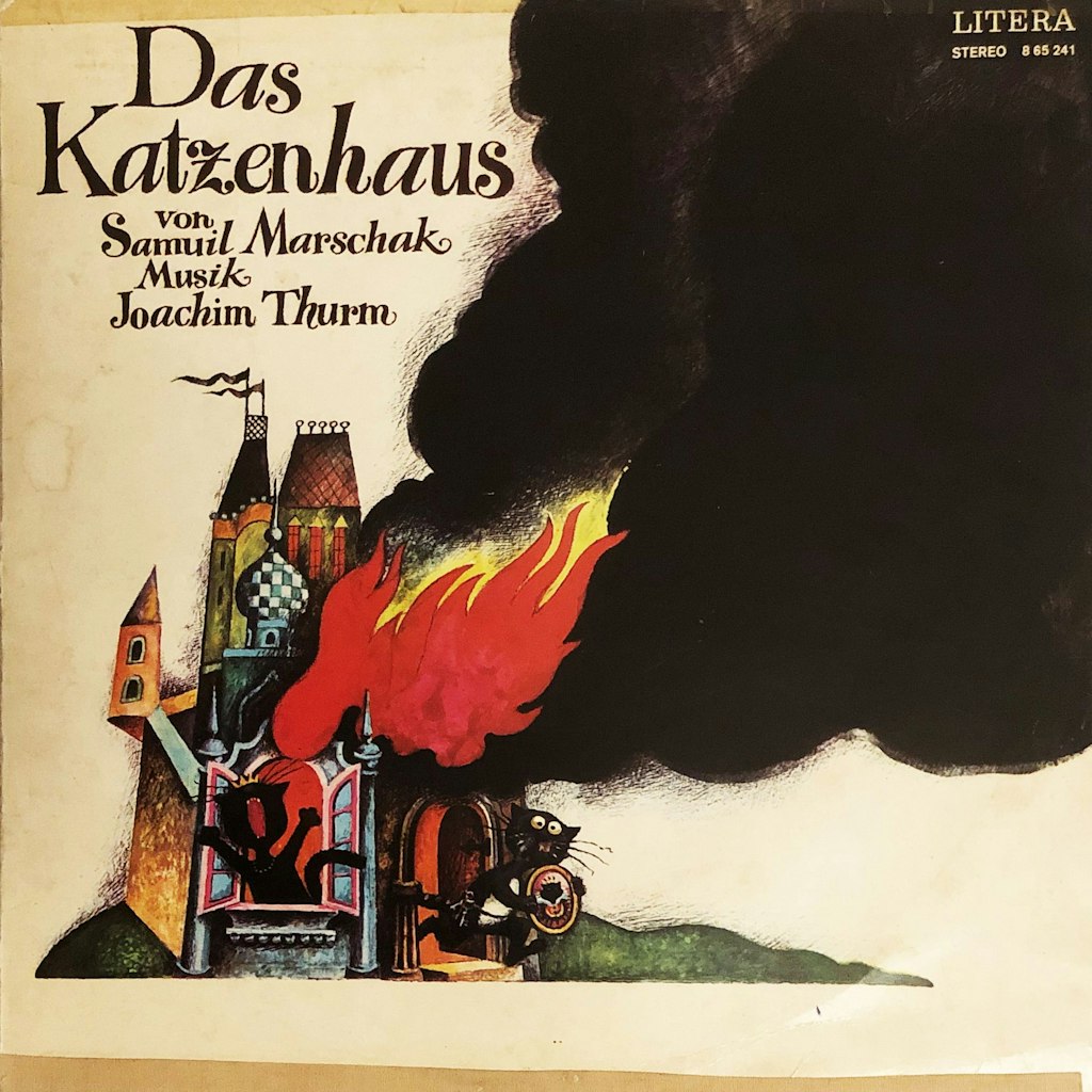 Die Plattenhülle des DDR-Hörspiel „Das Katzenhaus“ von 1977.