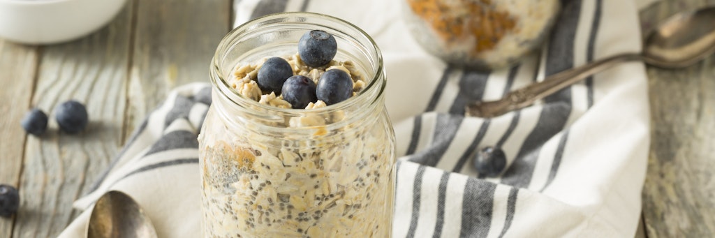 Overnight Oats sind das perfekte Frühstück zum Mitnehmen.